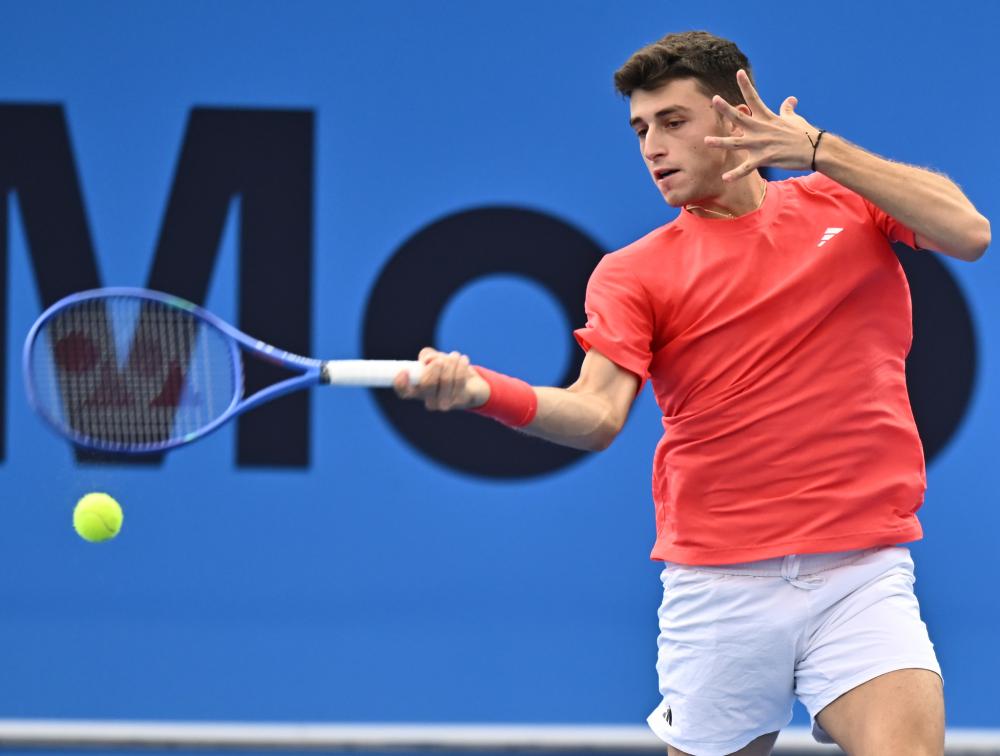 前锋单刀破门，决绝果断引喝彩