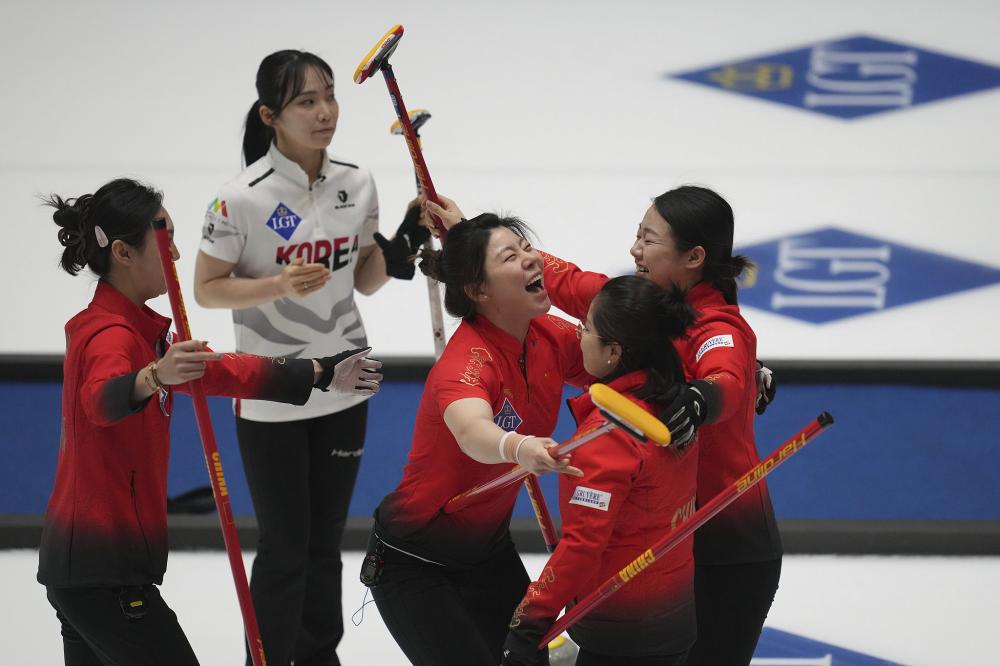 中国女足客战英格兰女足：邵子钦、王妍雯首发，王爱芳出战